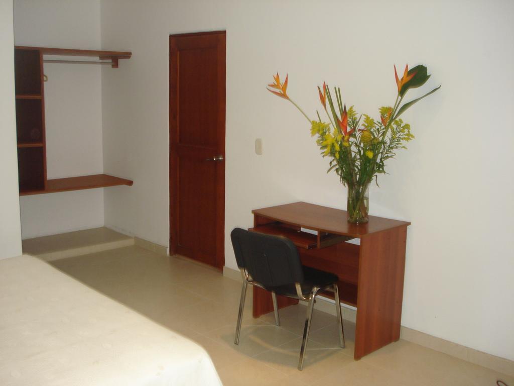 Hotel Puerta De Alcala Villavicencio Exterior foto